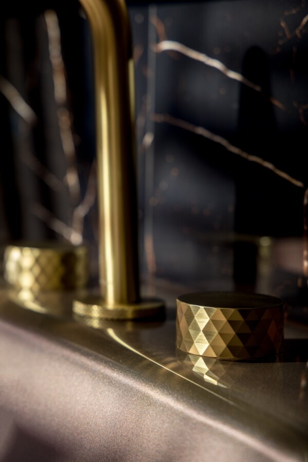 Смеситель для раковины Boheme Stick ручка Diamond на 3 отв. Matt Gold 152-MG.1