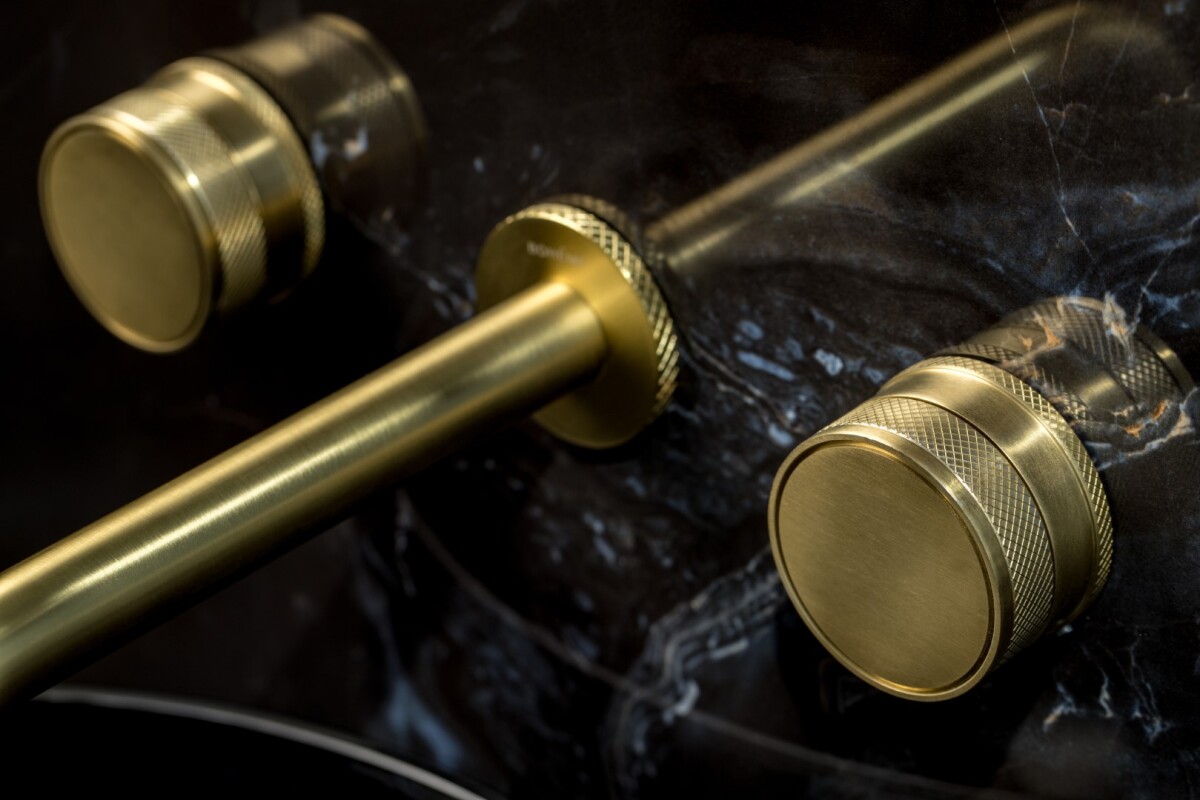 Смеситель для раковины из стены Boheme Prestige Mat Gold на 3 отв. 152-2-MG-PR