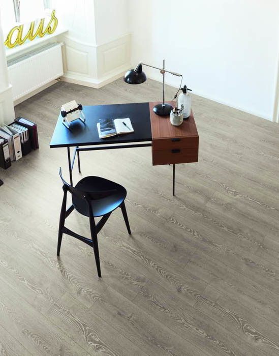 Ламинат напольный Egger Pro Comfort Flooring Large Дуб Уолтем серый EPC006