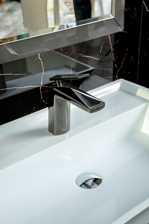 Смеситель для умывальника Boheme Venturo Shine Gun Metall 371-SGM