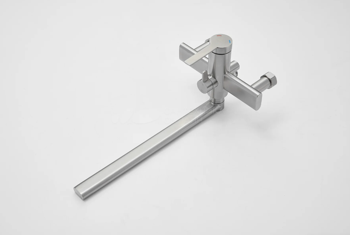 Смеситель с длинным изливом для ванны BELZ B813 B22813-1 сатин