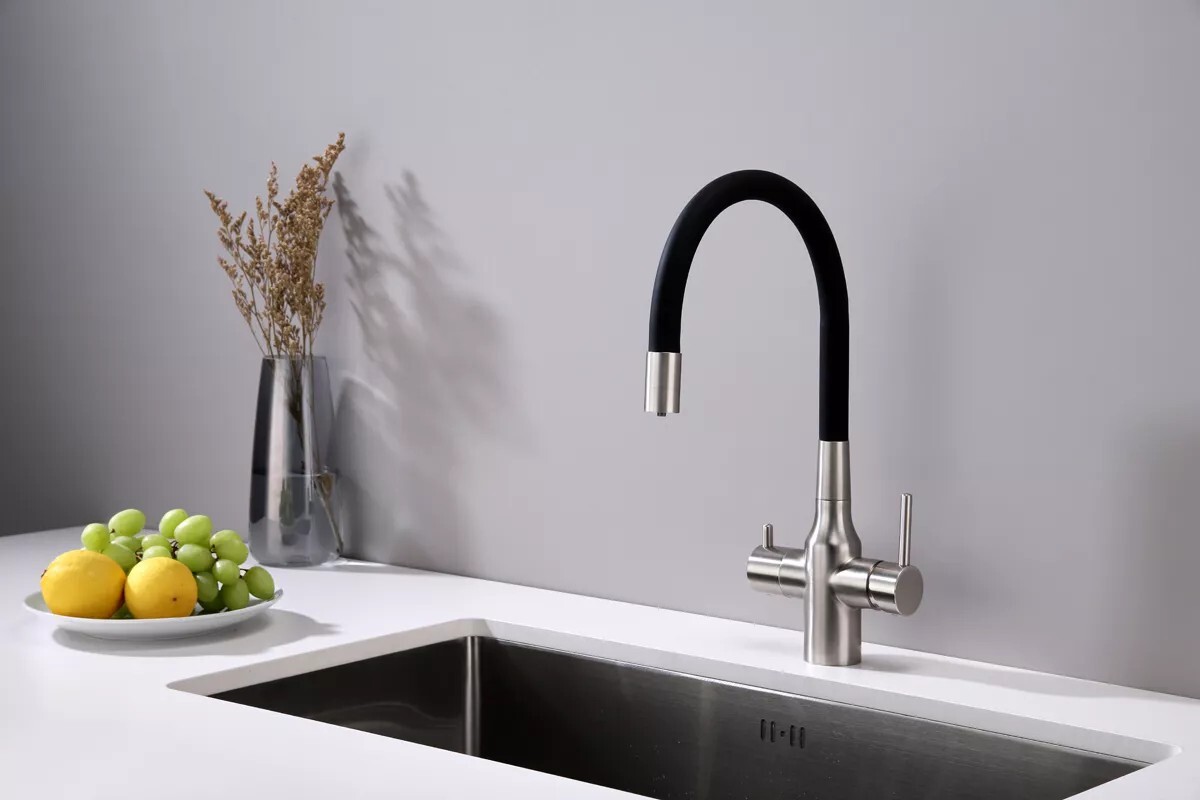 Смеситель для кухни под фильтр с гибким изливом Salix Sa213419-NI