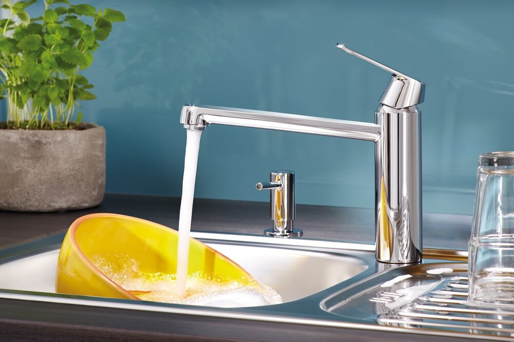 Grohe Eurosmart Cosmopolitan 32842000 смеситель для кухни хром