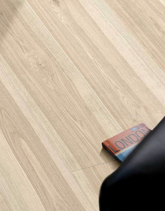 Ламинат напольный Egger Pro Comfort Flooring Long Ясень Тегерн EPC018