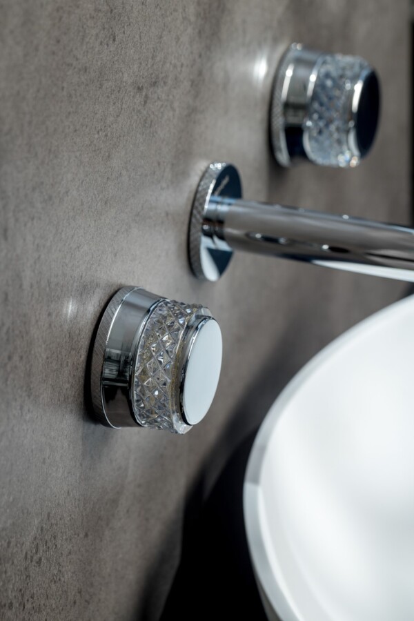 Смеситель для раковины из стены Boheme Aura Chrome на 3 отв. 152-2-CR-A