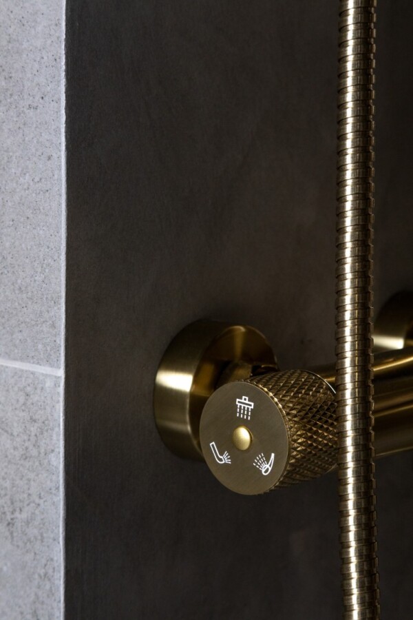 Душевая система Boheme Uno Gold с изливом 468-G