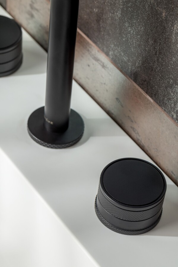 Смеситель для раковины Boheme Prestige Black на 3 отв. 152-B-PR