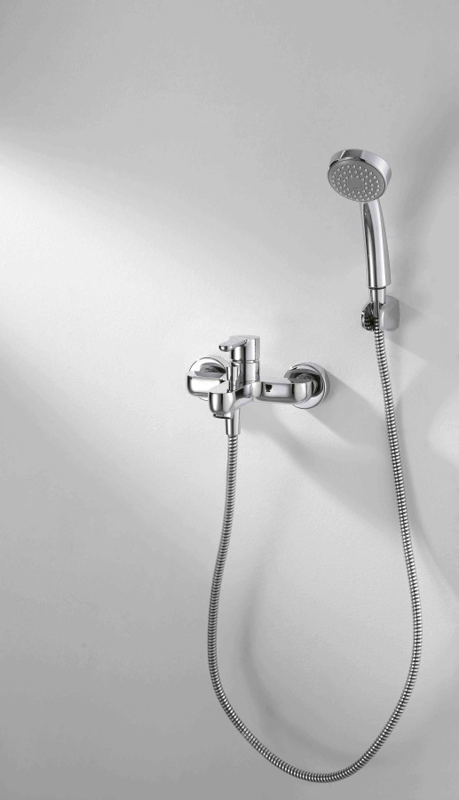 Bravat Stream-D F637163C-B смеситель для ванны хром