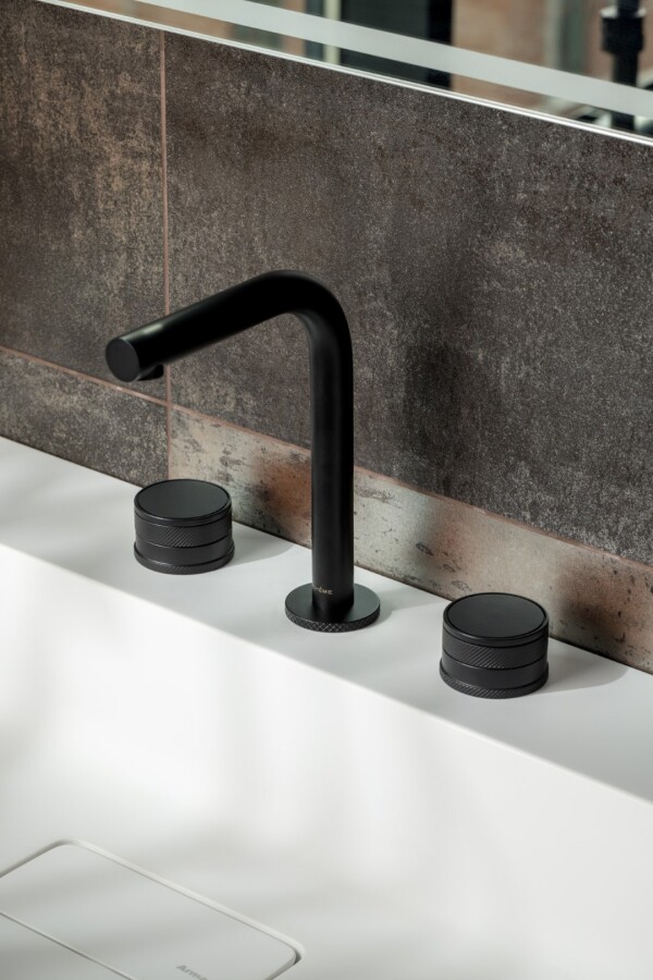 Смеситель для раковины Boheme Prestige Black на 3 отв. 152-B-PR