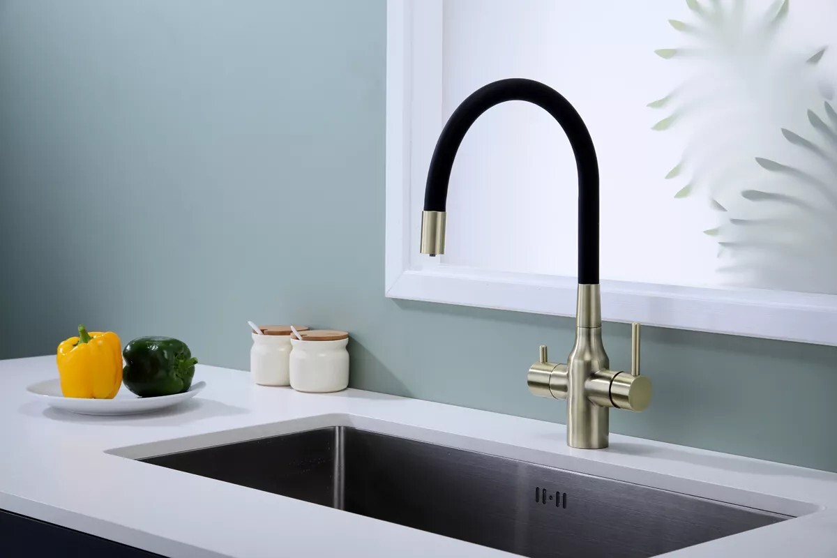 Смеситель для кухни под фильтр с гибким изливом Salix Sa213419-BR