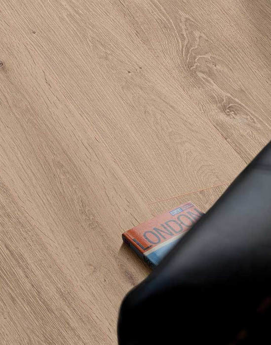 Ламинат напольный Egger Pro Comfort Flooring Long Дуб Клермон серый EPC005