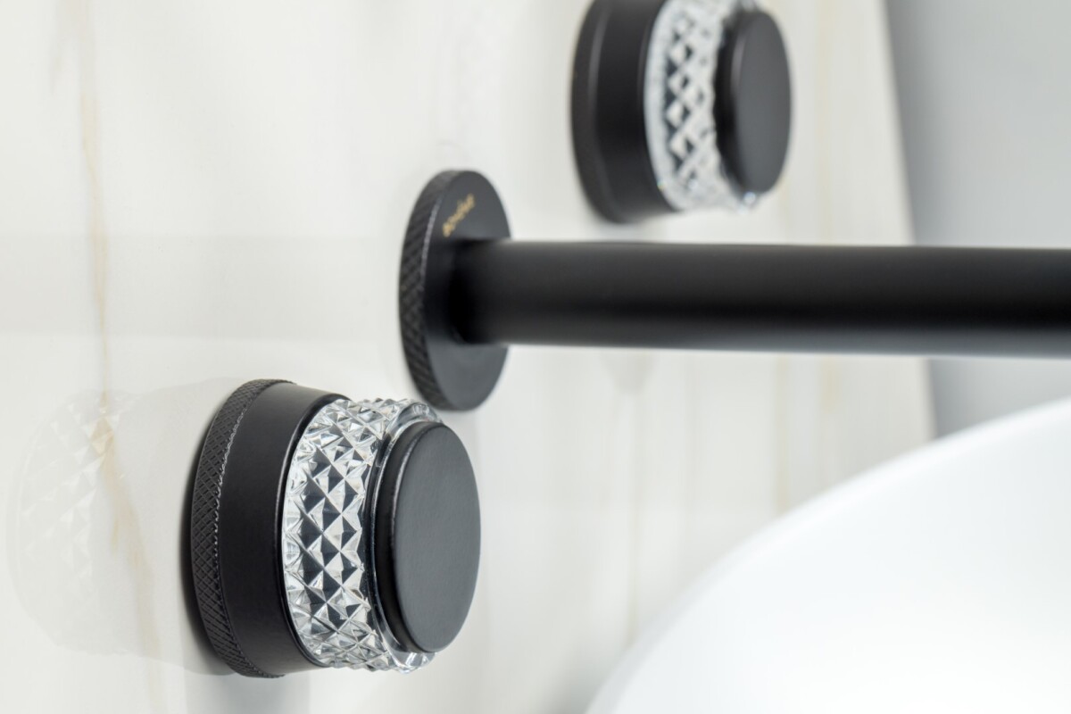 Смеситель для раковины из стены Boheme Aura Black на 3 отв. 152-2-B-A