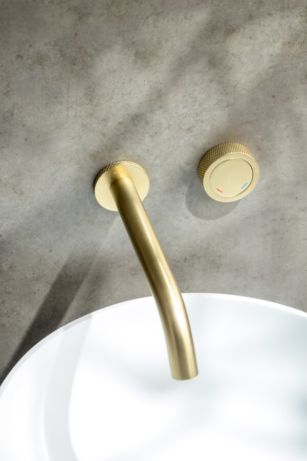 Смеситель автоматический для раковины из стены на 2 отв. Boheme Tech Matt Gold 158/2-MG