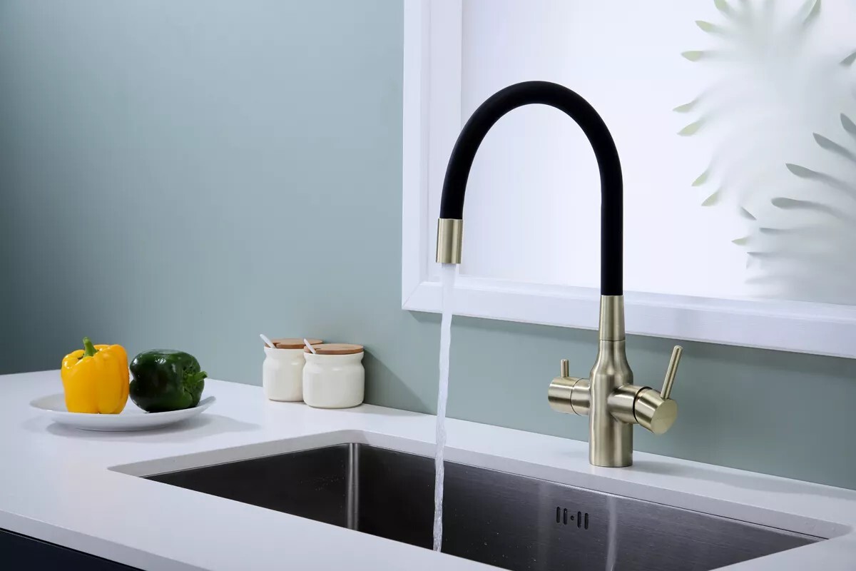 Смеситель для кухни под фильтр с гибким изливом Salix Sa213419-BR
