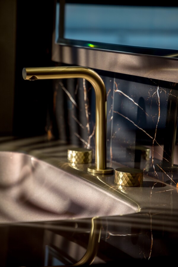 Смеситель для раковины Boheme Stick ручка Diamond на 3 отв. Matt Gold 152-MG.1