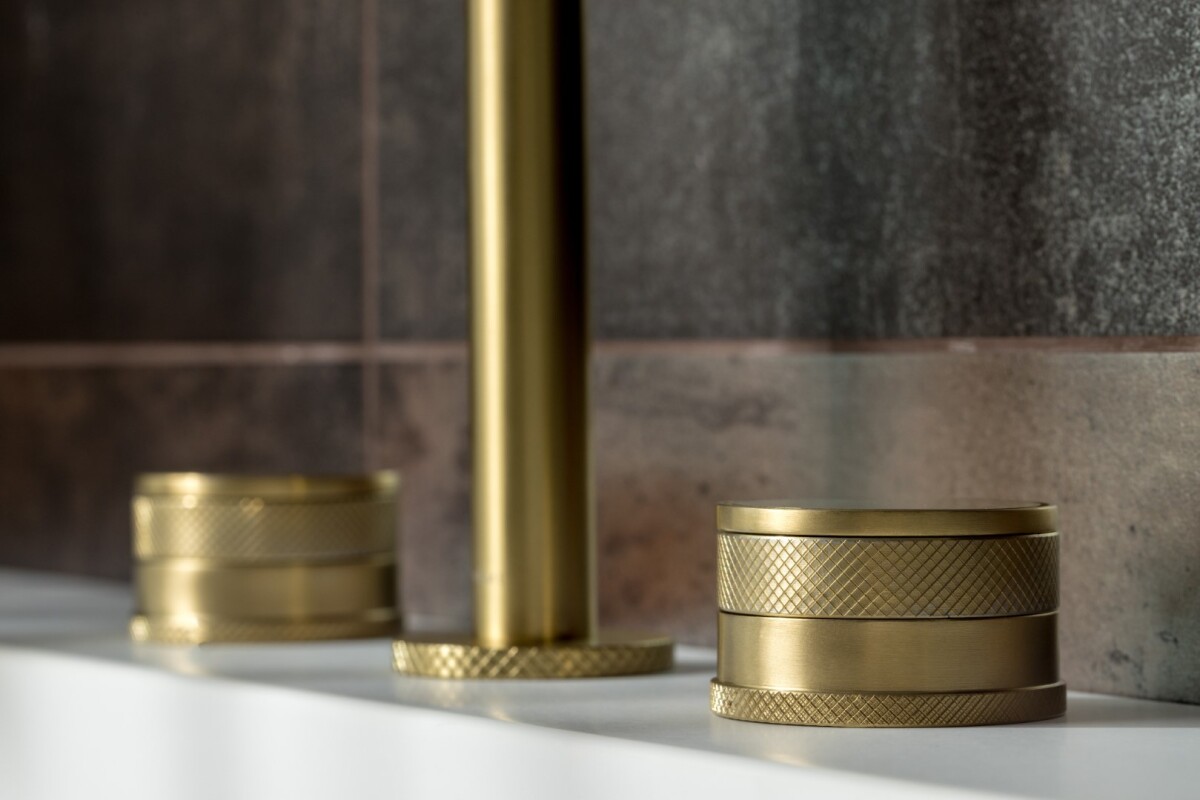 Смеситель для раковины Boheme Prestige Mat Gold на 3 отв. 152-MG-PR