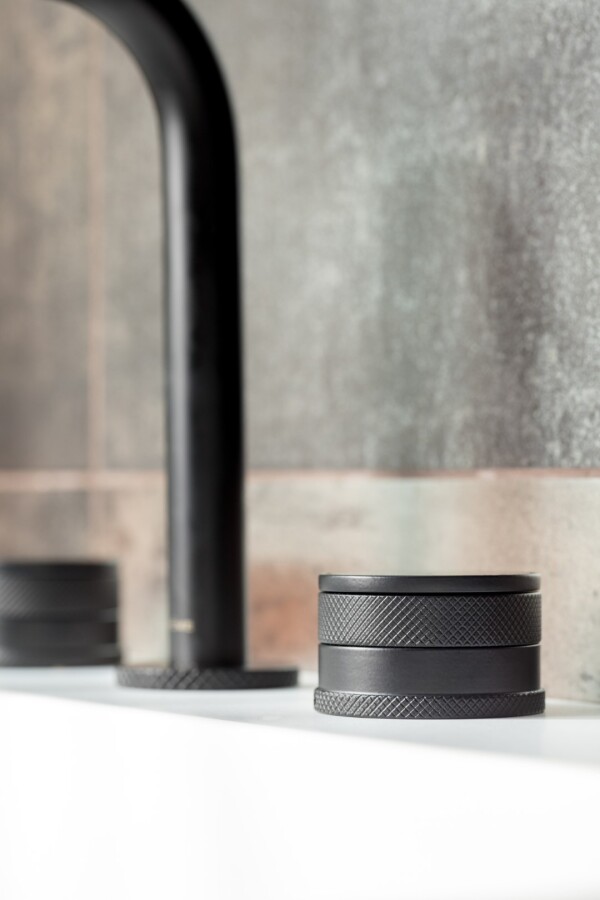 Смеситель для раковины Boheme Prestige Black на 3 отв. 152-B-PR