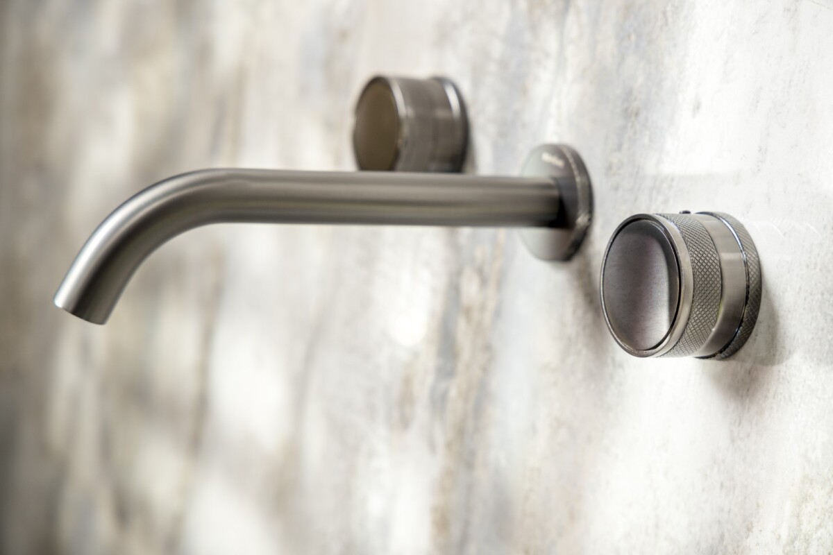 Смеситель для раковины из стены Boheme Prestige Gun Metal на 3 отв. 152-2-GM-PR