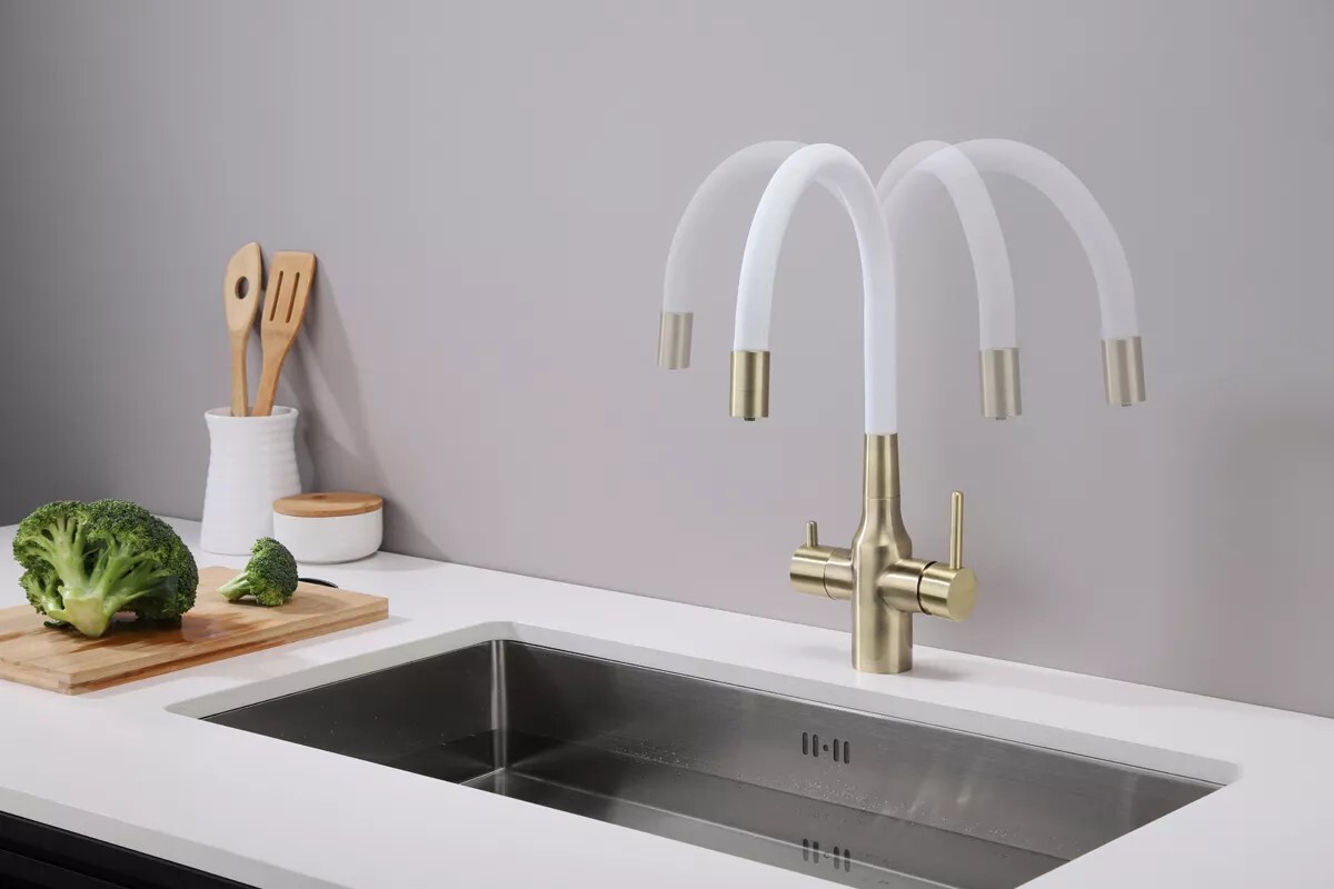 Смеситель для кухни под фильтр с гибким изливом Salix Sa213419-BRw