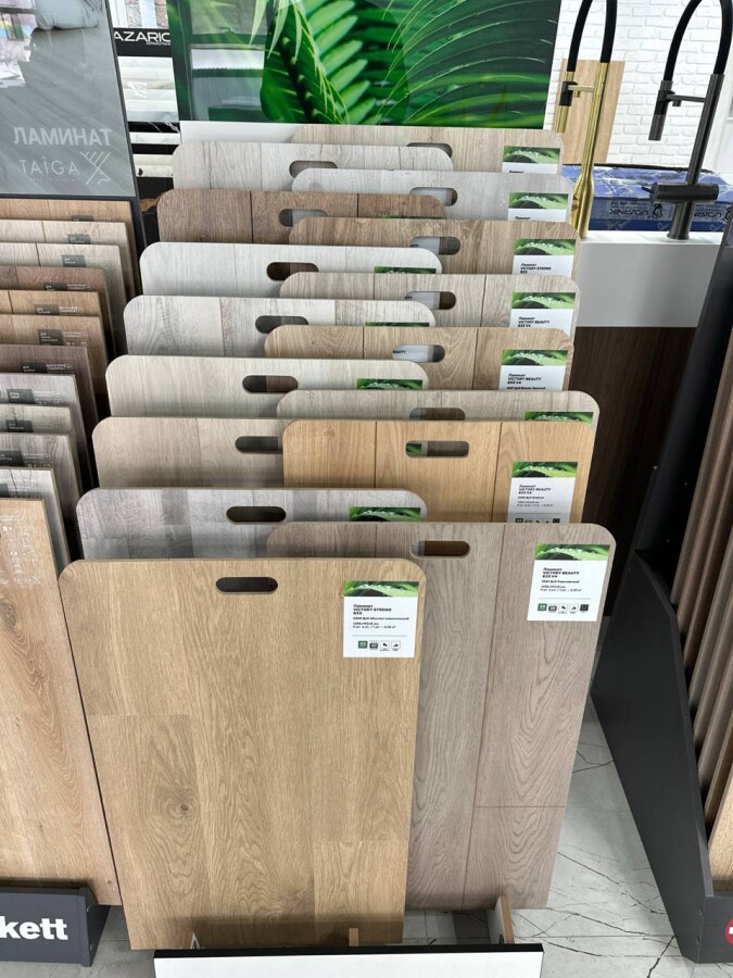 Ламинат Первая Уральская 832 Дуб бежевый/ Oak beige 4V 1292x194x8 Т047073