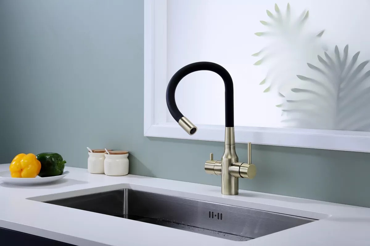Смеситель для кухни под фильтр с гибким изливом Salix Sa213419-BR