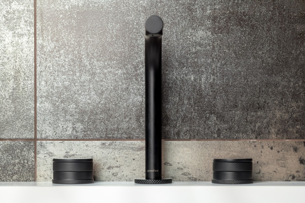 Смеситель для раковины Boheme Prestige Black на 3 отв. 152-B-PR